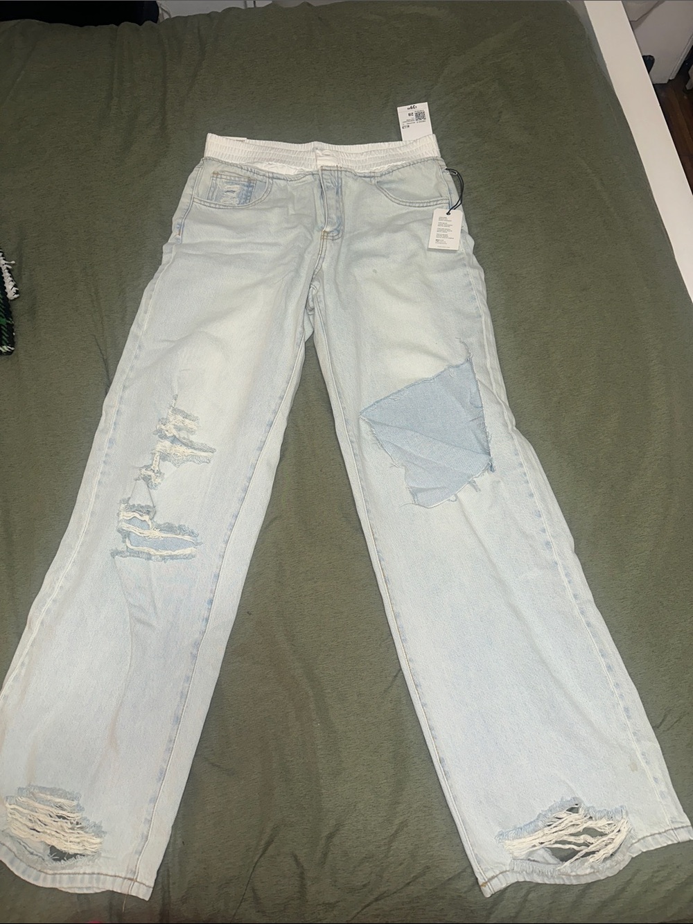 Forever 21 Light Wash Distressed Boyfriend Jeans